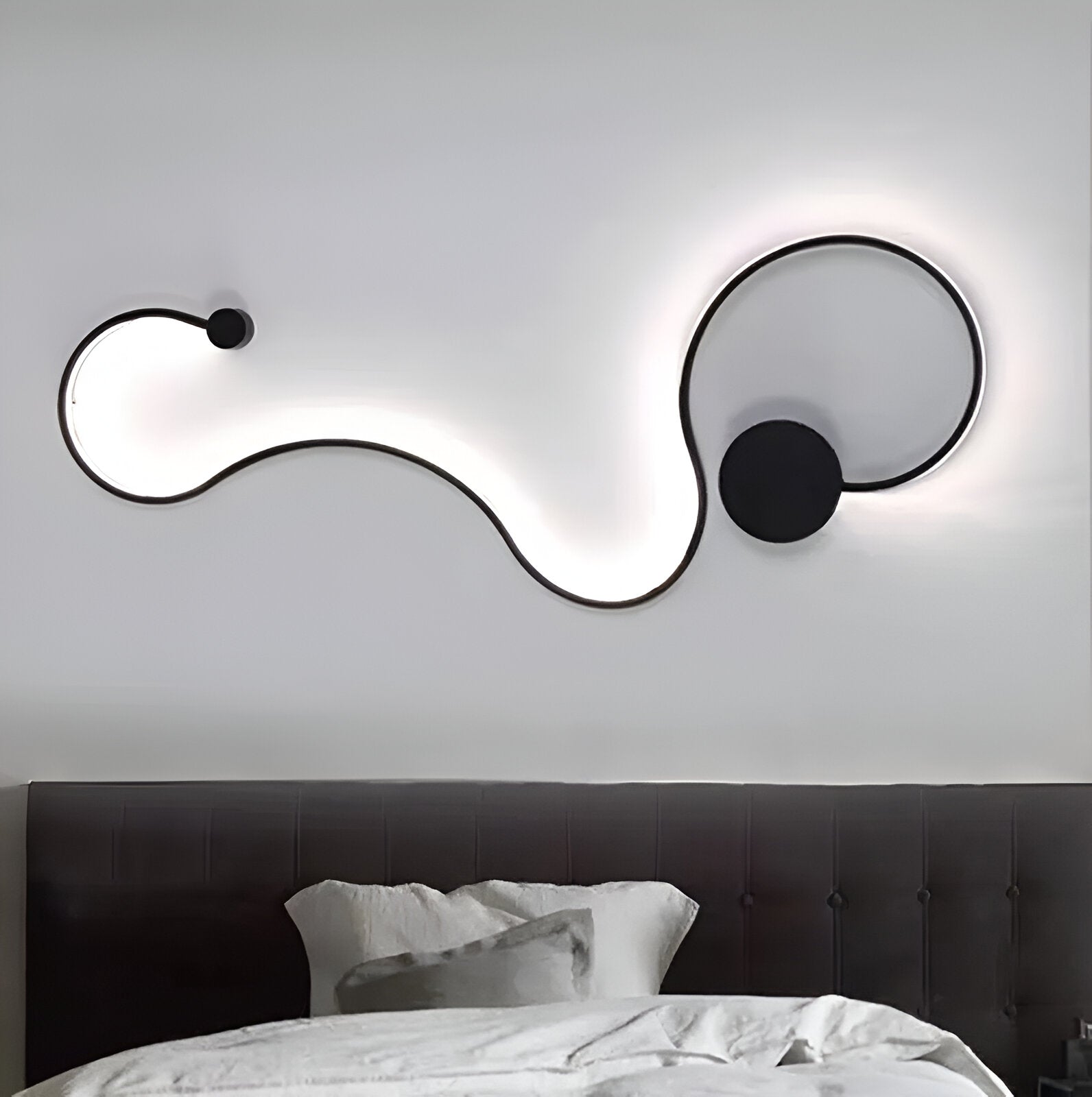 Aplica LED Delilah 36W Decorativa Lumina Rece/Calda/Neutra Metal si SIlicon Negru Aplice de Interior Default Title Alessandro Design
